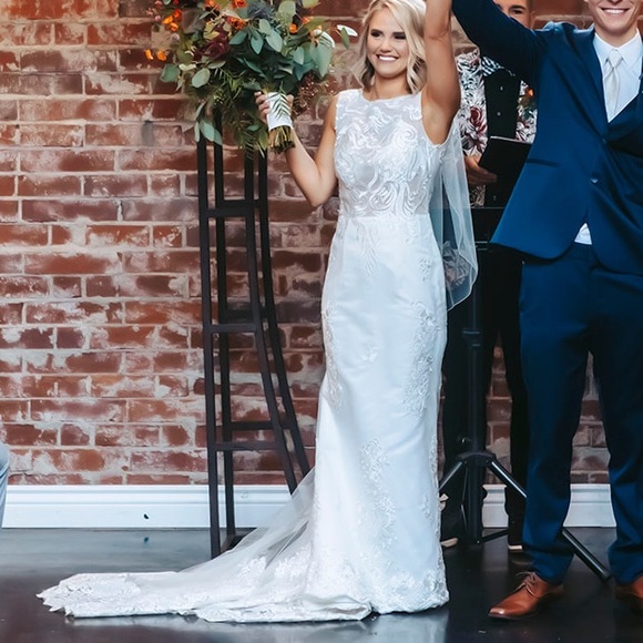 Wedding Dress Size 2 Ivory Lace Form Fitting Dress brides dress bridal bride - Picture 4 of 13